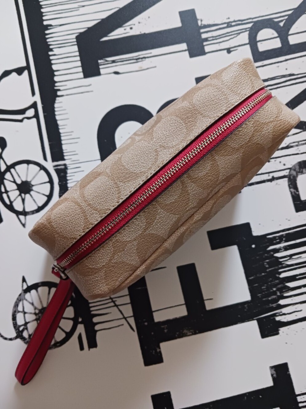 Coach Boxy Beige Signature Carriage Wristlet with Pink Strap and Red Heart - Picture 4 of 12